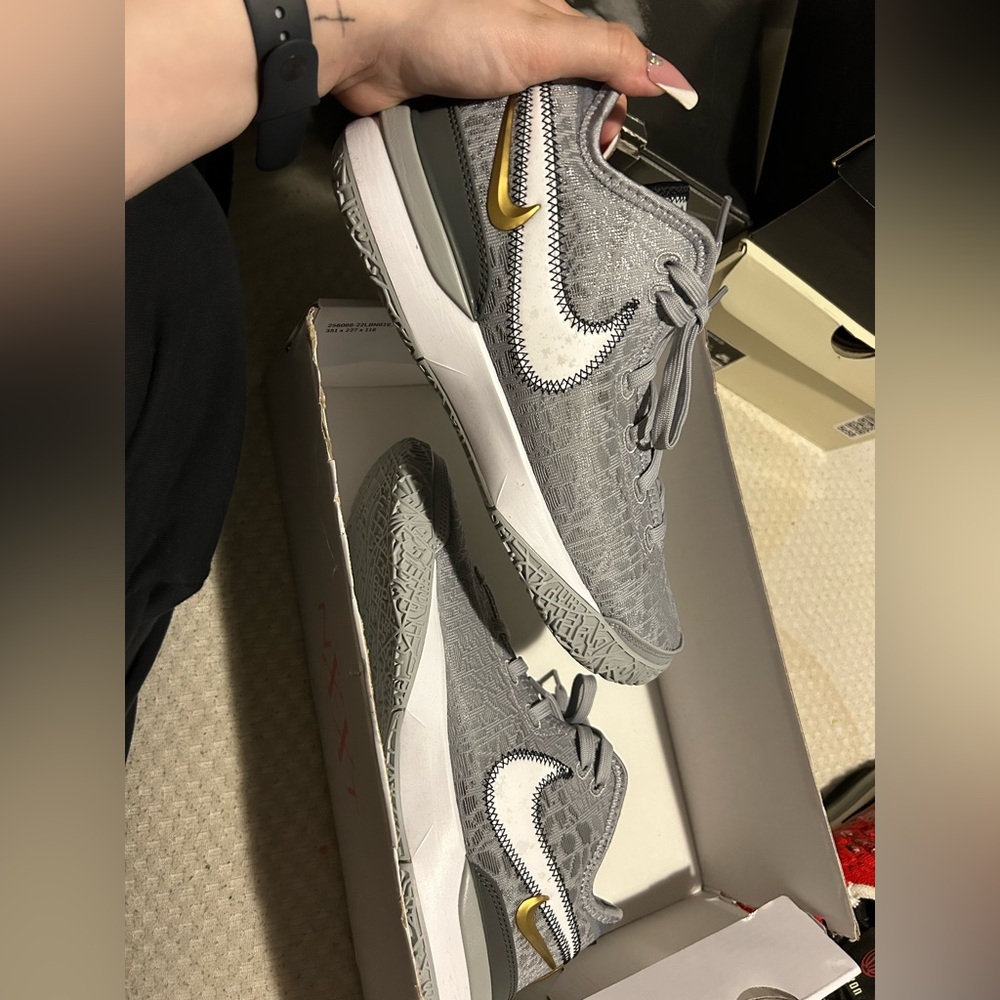 Nike Gray and Gold Patterned Sneakers